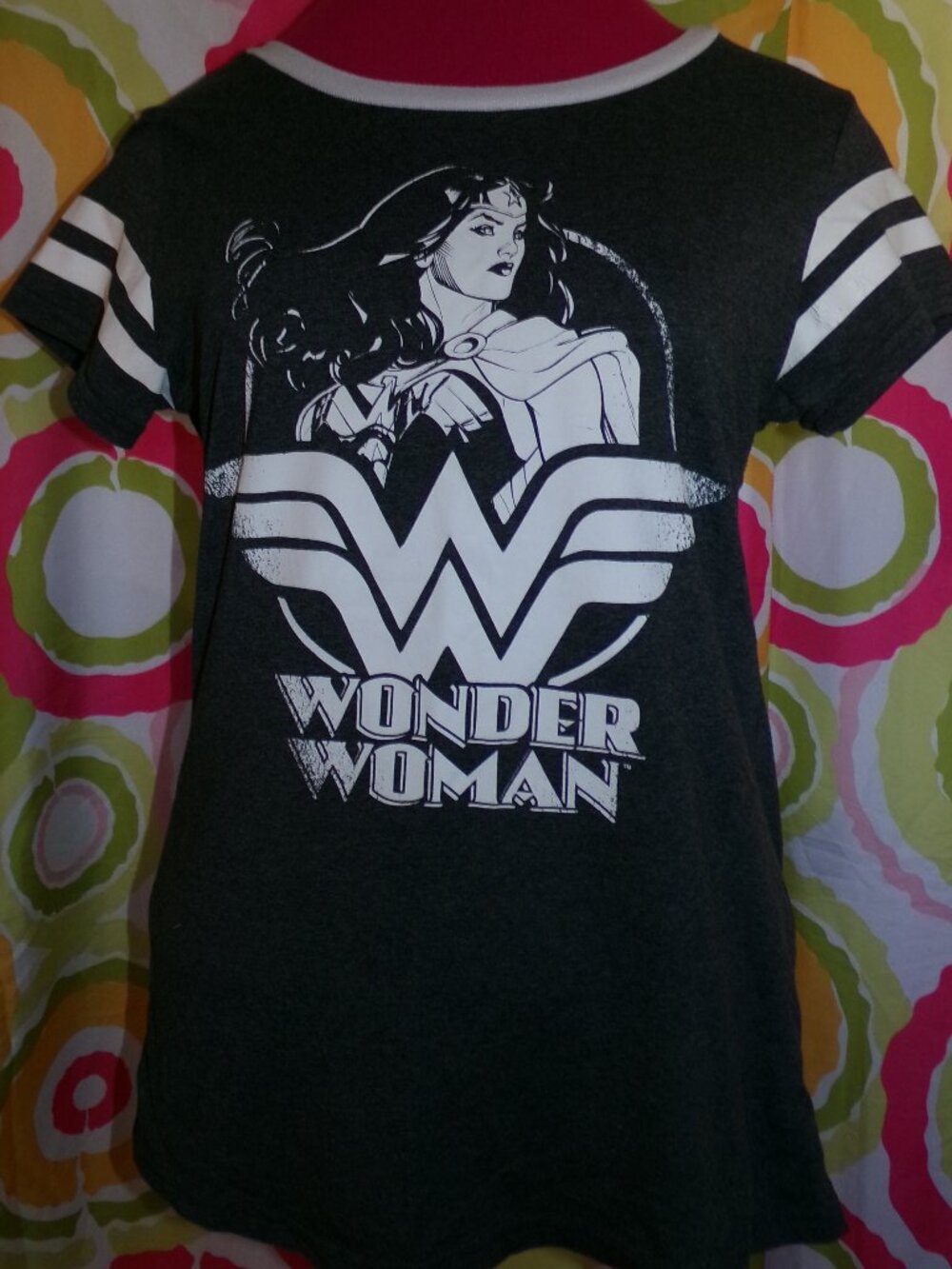 Wonder Woman SS T-Shirt Sz XL (15-17) - Picture 2 of 5